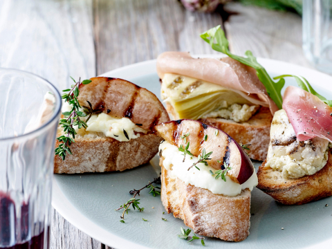 Crostini Met Artisjokcr Me En Parmaham Libelle Lekker