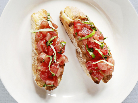 Crostini Met Tomaat Libelle Lekker