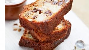 Bananencake met honing en kruiden