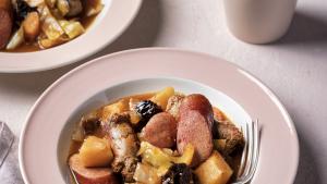 Poolse stoofpot met worst en kool