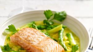 Saffraanrisotto met gebakken zalm