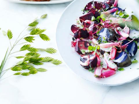 Salade de betteraves et radis aux vitelottes