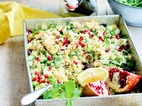 Salade de quinoa aux herbes et à la grenade