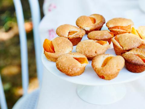 Mini-cakes aux abricots et au caramel beurre salé