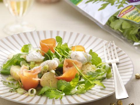 Salade met gerookte zalm en kwarteleitjes
