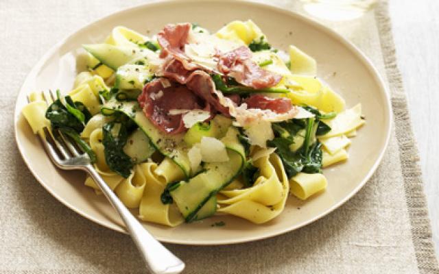 Pappardelle met courgette & spinazie