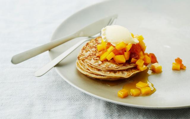 Dessertpannenkoekjes met mango en munt