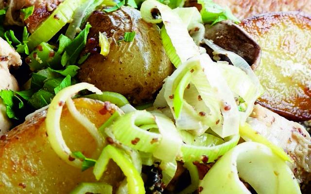 Vlaamse wok met kip, prei en mosterdsaus