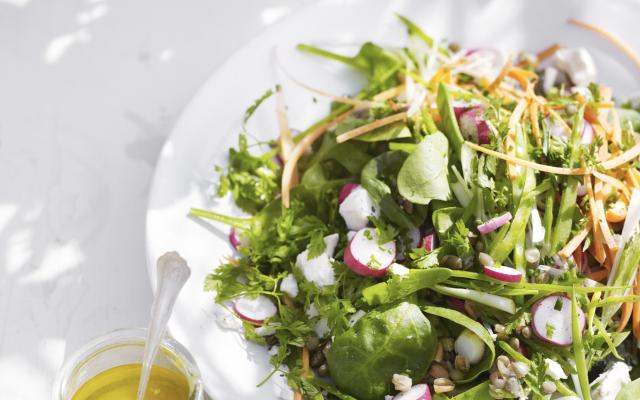 Spelt-linzen-salade met zomergroenten en geitenkaas