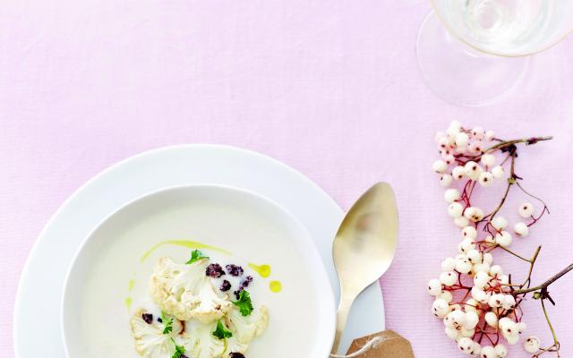 Velouté de chou-fleur et crumble de boudin de Noël