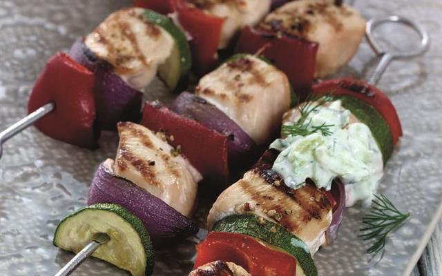 Kip-groentespiesjes met tzatziki (3 SmartPoints p.p.)