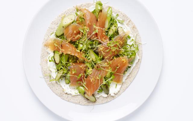 Wrap met zalm en asperges