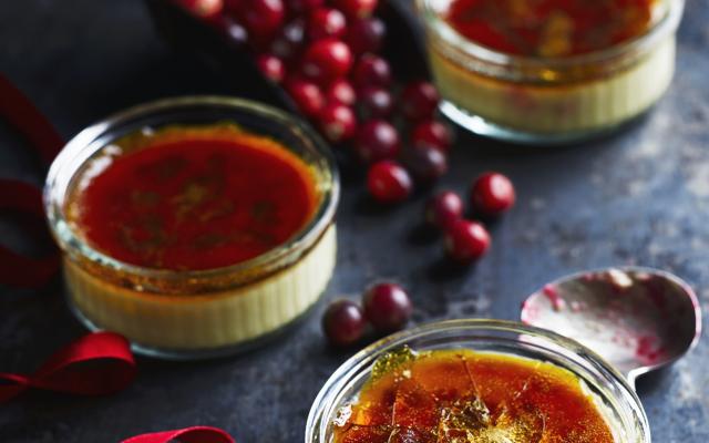 Crème brûlée met veenbessen