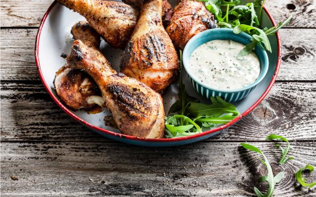 Gegrilde kippenboutjes met pittige rub