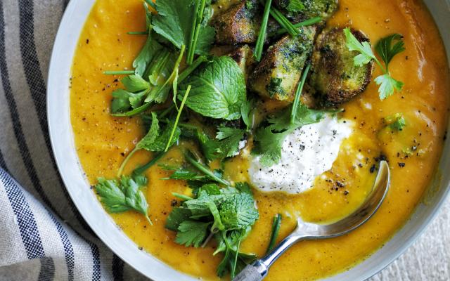 Velouté de patates douces, pain à l’ail