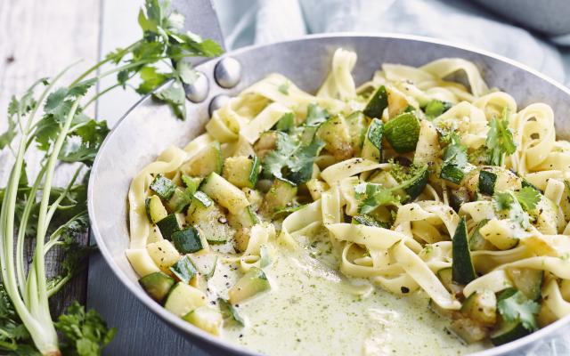 Fettuccine met currycourgettes