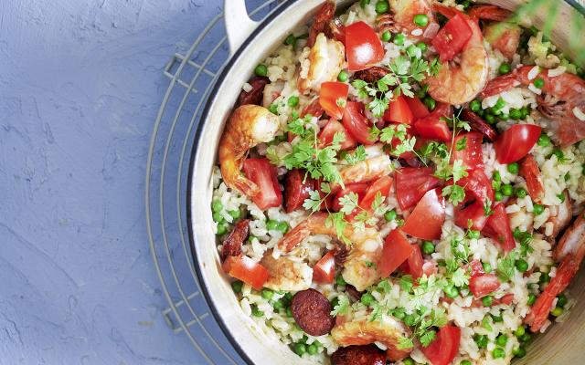 Risotto met chorizo, scampi’s en erwtjes