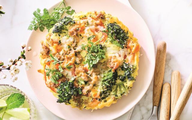 Frittata met broccoli, zoete aardappel en gehakt