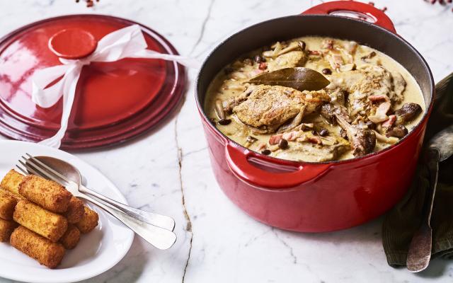Blanquette van parelhoen en boschampignons
