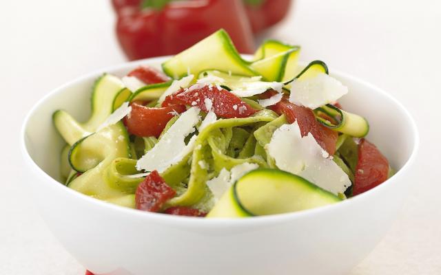 Salade de tagliatelles aux courgettes