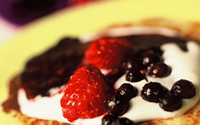 Roulade de crêpes aux myrtilles