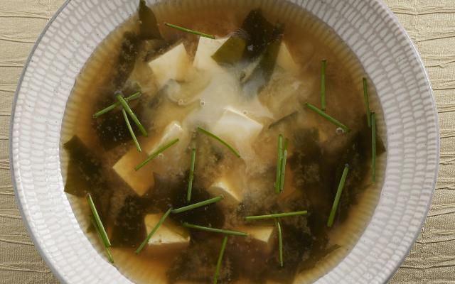 Bouillon dashi au jambon de Parme