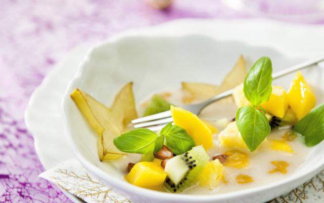 Fruitsalade met lycheesoepje