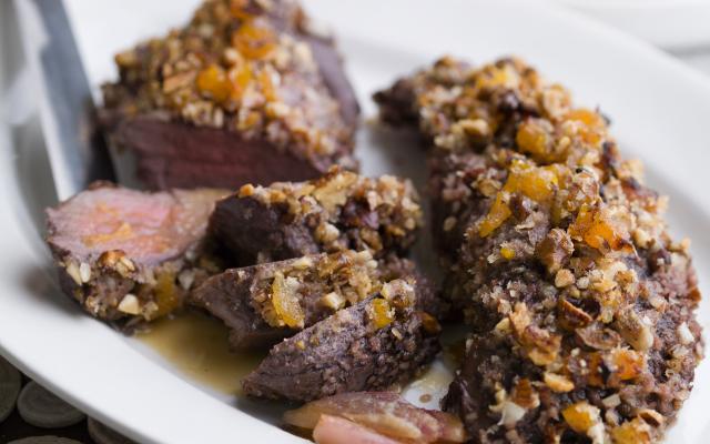 Filet de chevreuil en croûte de fruits secs