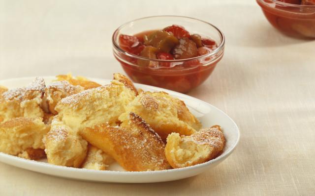 Compote rhubarbe-fraises et croustillant de flocons d'avoine
