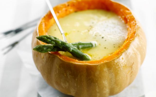 Kaasfondue met pompoen en champagne