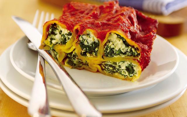 Spinazie-ricotta-cannelloni met tomatensaus