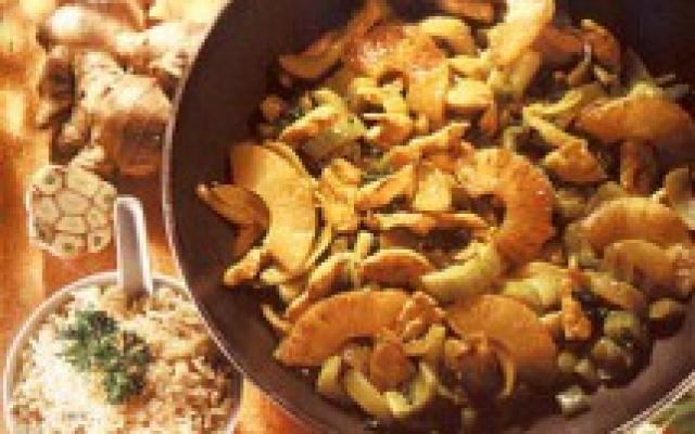 Kip met bleekselderij en gember in de wok