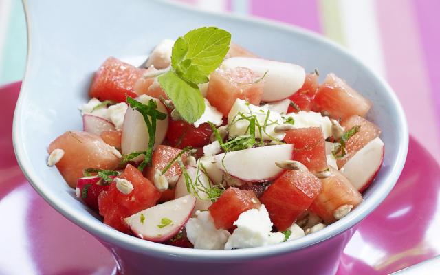 Salade met feta en watermeloen
