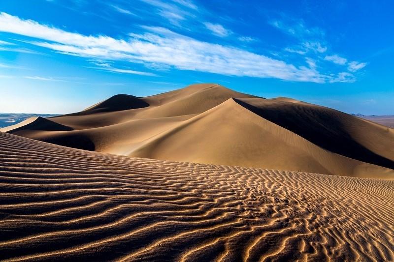 De Lut-woestijn in Iran herbergt enkele van de meest adembenemende duinen wereldwijd. Foto: Naser Mizban