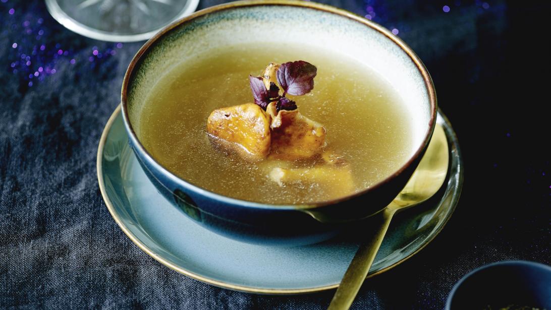 Recette: un exquis consommé de champignons des bois Recette: un exquis consommé de champignons des bois