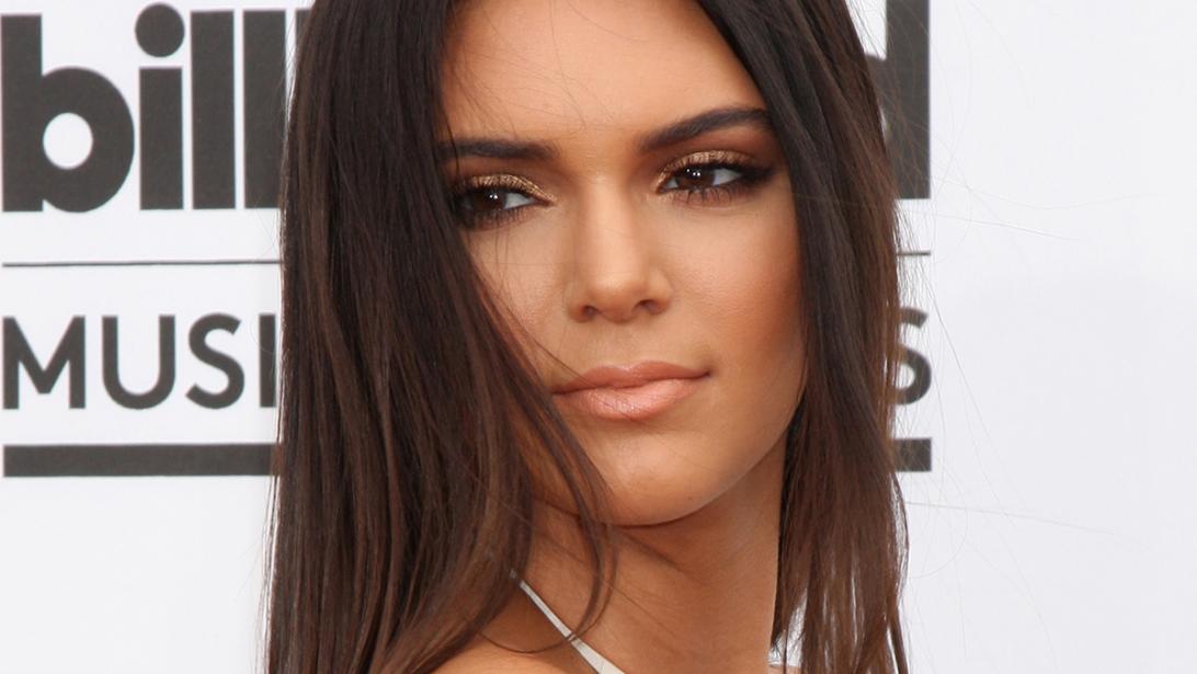 Volgens de dermatoloog van Kendall Jenner zorgt deze beautyfout voor acné Volgens de dermatoloog van Kendall Jenner zorgt deze beautyfout voor acné