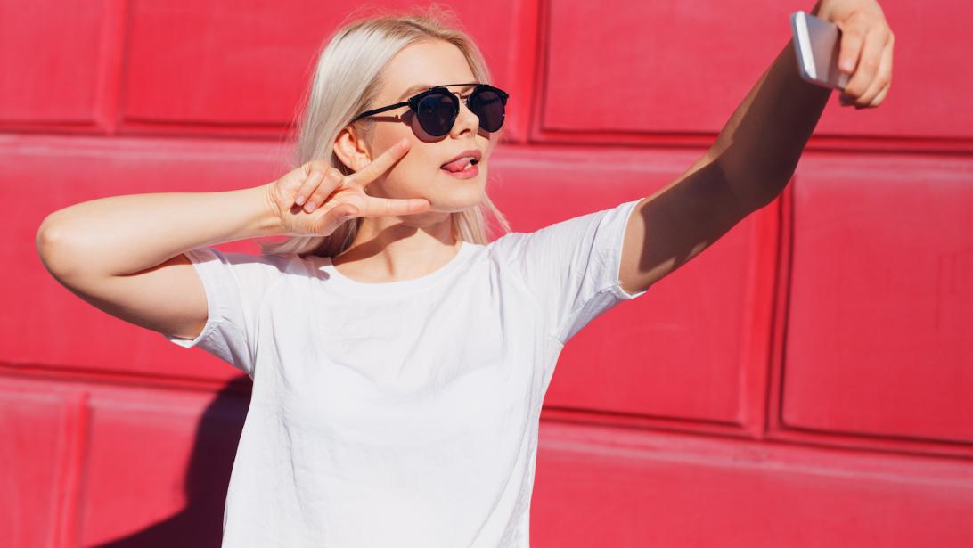Pourquoi vous devez éviter le signe "peace" sur vos selfies Pourquoi vous devez éviter le signe "peace" sur vos selfies