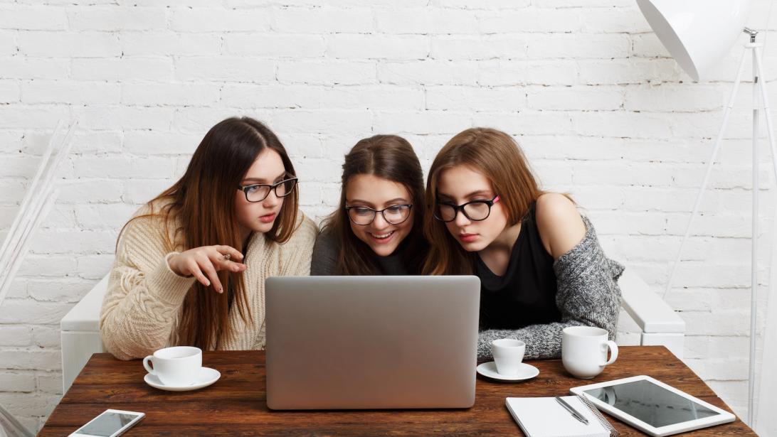 "Quoi de meuf?", la newsletter drôle et féministe qui buzz "Quoi de meuf?", la newsletter drôle et féministe qui buzz