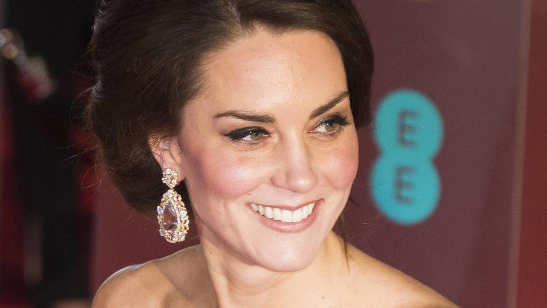 Kate Middleton verschijnt in gewaagde jurk op de BAFTA Awards Kate Middleton verschijnt in gewaagde jurk op de BAFTA Awards