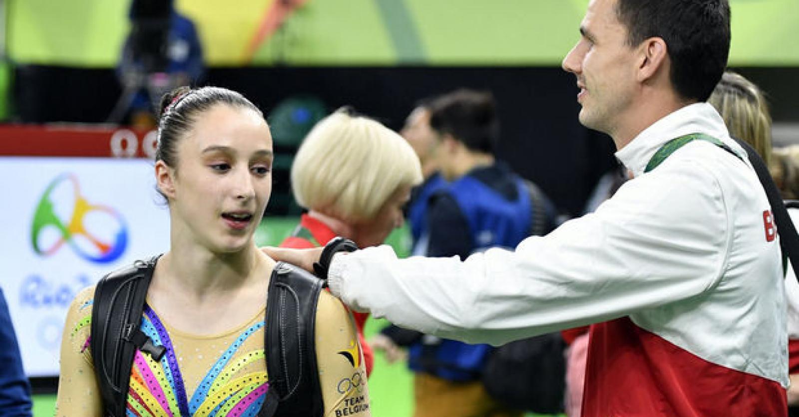 Nina Derwael décroche la médaille d or aux barres asymétriques