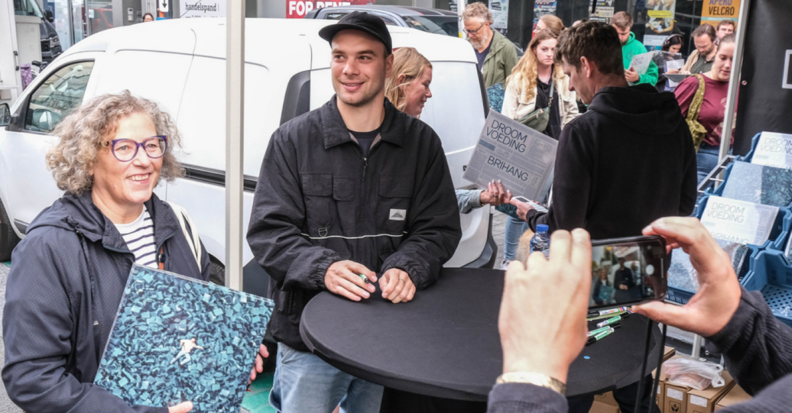 Marktkramer Brihang Zorgt Voor Stormloop In Kortrijk Nieuwe Plaat