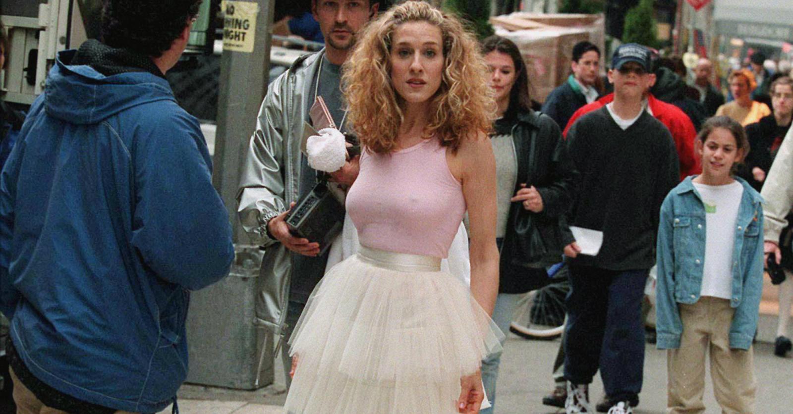 Sex And The City Ces Tenues Cultes De Carrie Bradshaw Sont Vendre