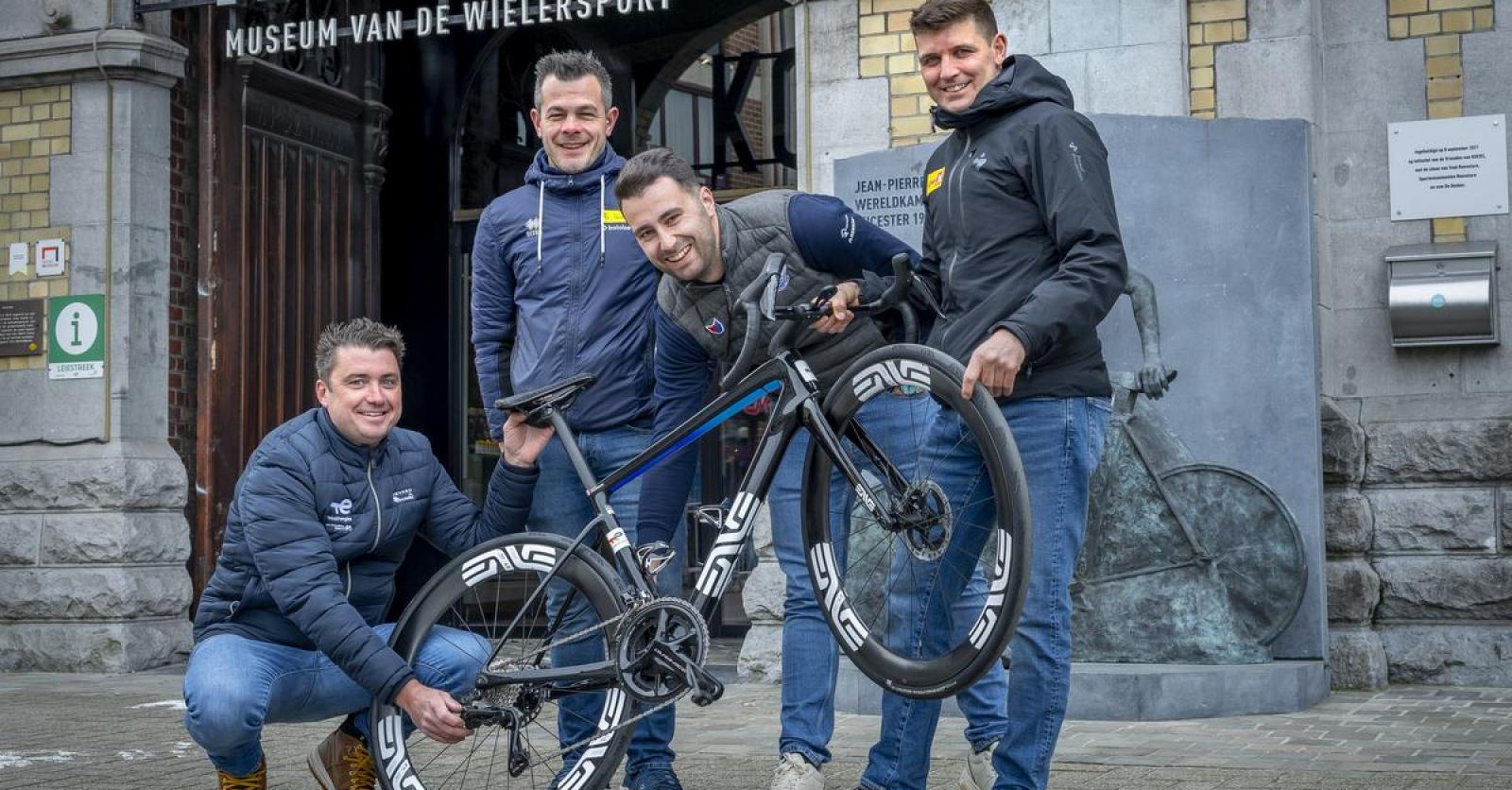 Ook Voor Hen Is Parijs Roubaix Een Echte Hel West Vlaamse Mecaniciens