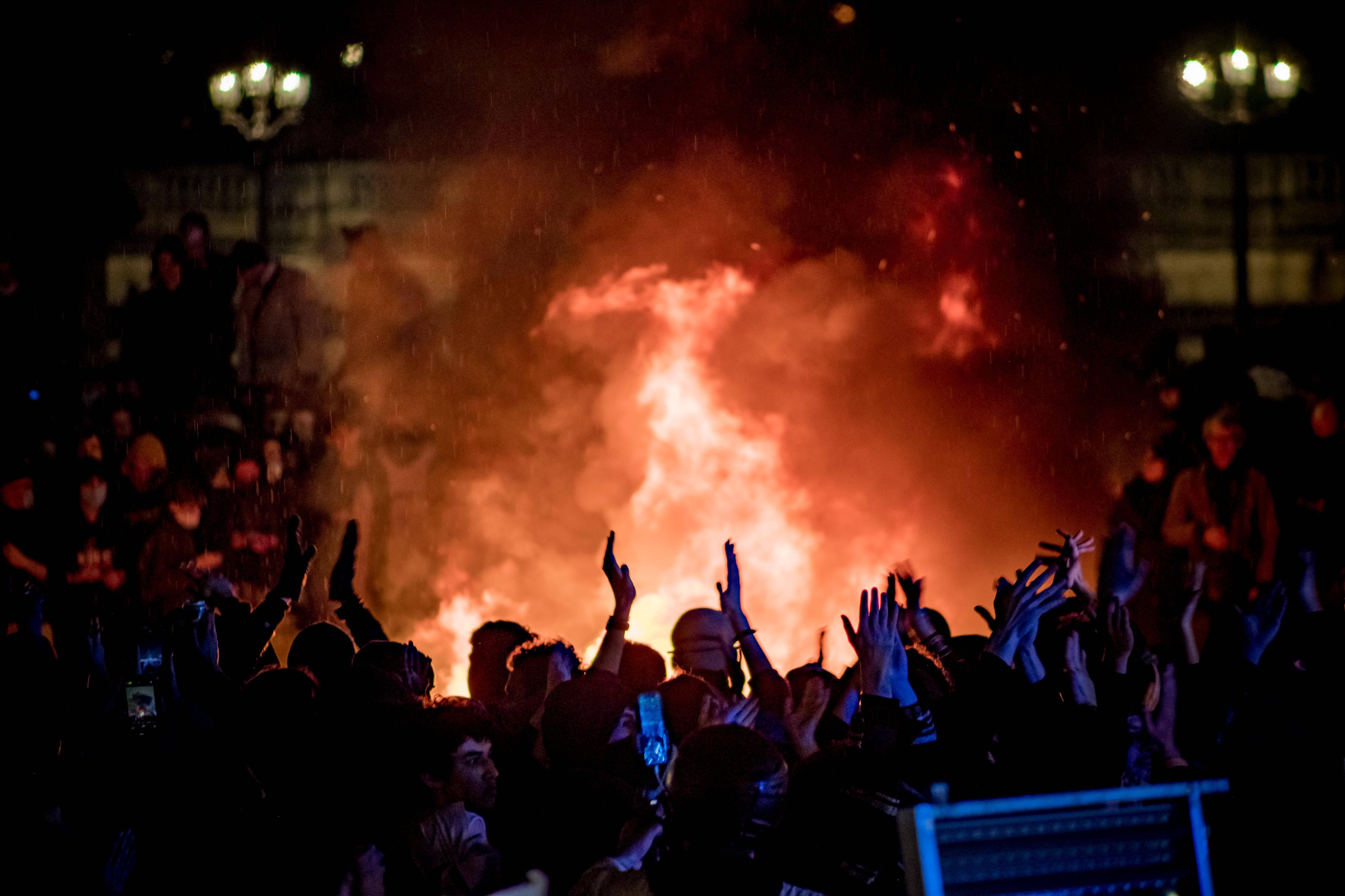 Retraites Nouvelles Manifestations En France Sur Fond De Crise Politique