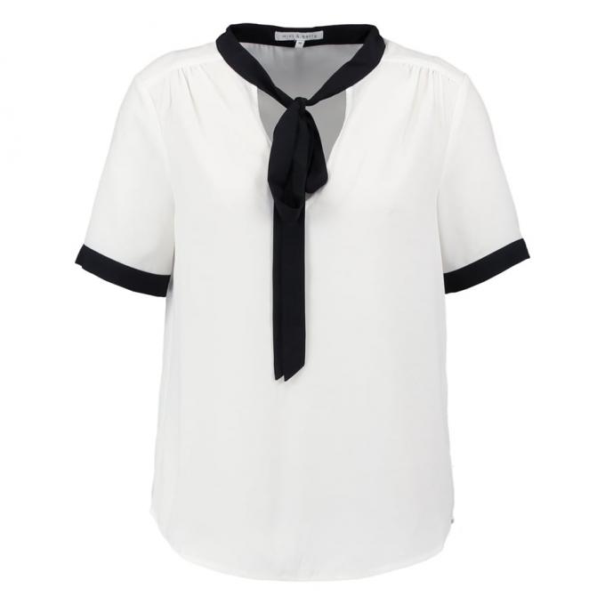 Witte blouse met zwarte strik