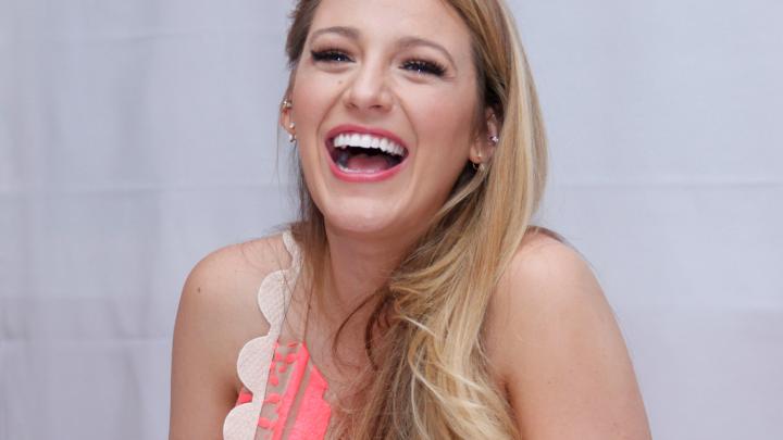 GESPOT: Blake Lively straalt weer op de rode loper na tweede zwangerschap GESPOT: Blake Lively straalt weer op de rode loper na tweede zwangerschap