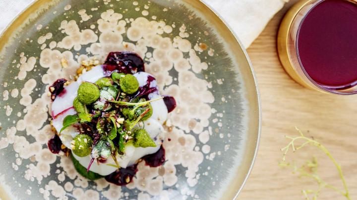 Recept: Carpaccio van sint-jakobsvruchten met bramencoulis Recept: Carpaccio van sint-jakobsvruchten met bramencoulis