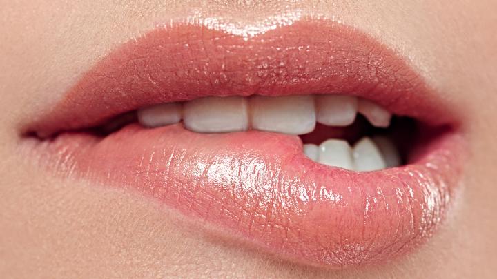 Dit pikant keukenmiddeltje geeft je lippen een natuurlijke boost Dit pikant keukenmiddeltje geeft je lippen een natuurlijke boost