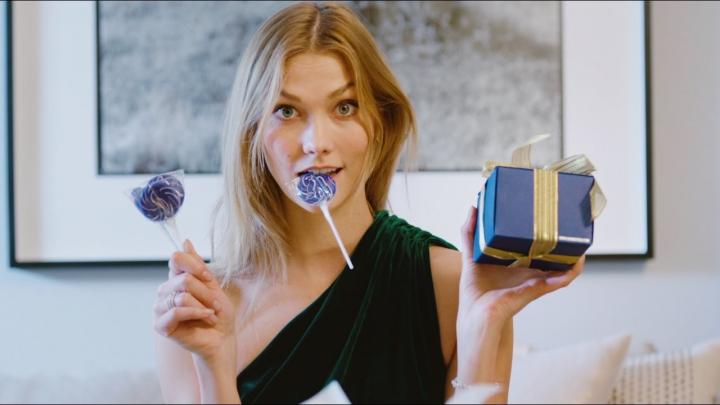 Karlie Kloss revealed: 'Voor deze kerstactiviteit schaam ik mij niet!' Karlie Kloss revealed: 'Voor deze kerstactiviteit schaam ik mij niet!'