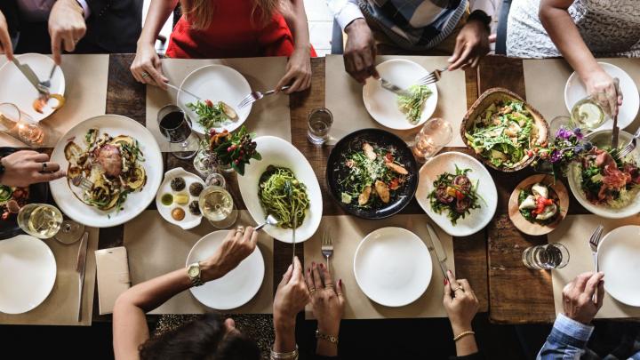Zo bespaar jij calorieën op Nieuwjaar Zo bespaar jij calorieën op Nieuwjaar